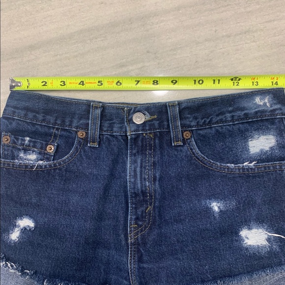 Levi’s cutoff denim shorts - Picture 3 of 6